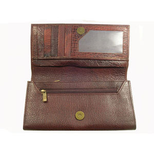 Compre una Cartera de Mujer de Cuero Genuino de la Mejor Calidad en Color Marrón Oscuro con Estilo Bifold al Mejor Precio - Product Image 1