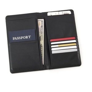 กระเป๋าสตางค์หนังแท้สำหรับเดินทางใช้ได้ทุกเพศแบบมีฝาปิดป้องกันด้วย RFID สีดำโลโก้ที่ใส่หนังสือเดินทางแบบสั้นออกแบบได้ตามต้องการ - Product Image 1