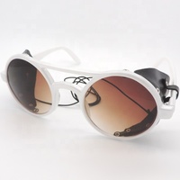 Lunettes de soleil de créateur avec protection latérale en cuir de bétail, verres PC, revêtement miroir, monture PC, certifiées ISO/ANSI/AS/NZS, protection extérieure