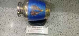 Urna de latón azul con alas de águila plateadas Suministros funerarios grabados por Brassworld India - Product Image 5