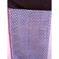 Tissu en coton imprimé à la main par des artisans indiens, conçu pour la couture, la confection de vêtements, la création de tissus pour la maison et les accessoires de literie.