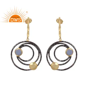 蓝色玉髓印度黄铜镀金滴耳钉时尚珠宝供应商为她的经典系列女性礼品