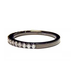 Bagues de couple classiques Hong Kong en diamant, or blanc 18 carats, rhodium noir, taille brillant, design demi-bague, alliance éternité - Product Image 3
