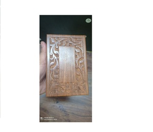 URNE en bois avec impression à la main priante urne funéraire gravée avec impression/urne à cadre photo en bois par Brassworld Inde - Product Image 4