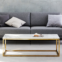 Table basse moderne de luxe avec plateau en marbre simulé et pieds en acier inoxydable doré avec revêtement en poudre, meubles de salon