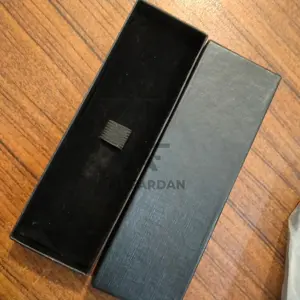 Pince à épiler de haute qualité boîtes d'emballage en carton boîtes faites à la main avec sérigraphie toutes les boîtes de couleurs personnalisées pour pince à cils - Product Image 1