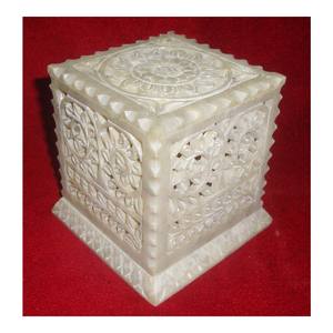 Portavelas Decorativos de Piedra de Savia con Diseño de Flores Grabadas - Product Image 1