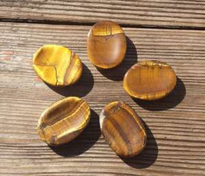 หินคริสตัลสำหรับนวดฝึกสมาธิด้วยพลอยตาเสือขัดเงาสวยงาม - Product Image 3