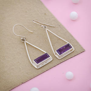 925พลอยอเมทิสต์ทรงสี่เหลี่ยมผืนผ้าต่างหูห้อยเงินสเตอร์ลิงต่างหูสำหรับผู้หญิงพร้อมเครื่องประดับที่ดูสง่างามไม่เหมือนใคร - Product Image 1