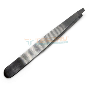 Pince à épiler TEEJAY en acier inoxydable argenté de 9,5 cm avec pointe inclinée et pointe finement travaillée pour les sourcils - Product Image 1