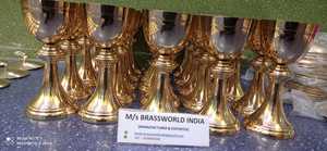 ถ้วยทองเหลืองขัดเงาสำหรับโบสถ์แกะสลักแบบจำลองทางศาสนาพร้อมกางเขนสำหรับของขวัญและงานฝีมือชุบโลหะ - Product Image 5