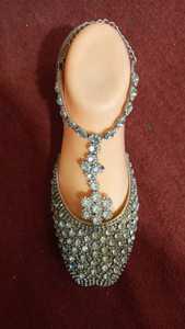 Paire de chaussures Khussa pour femmes avec semelle intérieure en cuir léger Payals Semelle intérieure en cuir véritable et peluche EVA pour les saisons de printemps et d'automne - Product Image 4