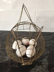 Porte-oeufs en métal de conception de coeur support pour six oeufs gris enduit de poudre fer ustensiles de cuisine support de stockage de table pour usage domestique - Product Image 2