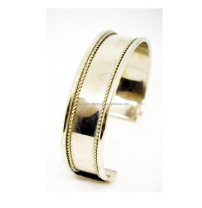 2024 Brazaletes estrechos de plata de 13mm, estilo Texas Navidad, chapados en oro, económicos, tipo brazalete étnico, con grabados, fundición chapada en oro - Product Image 1