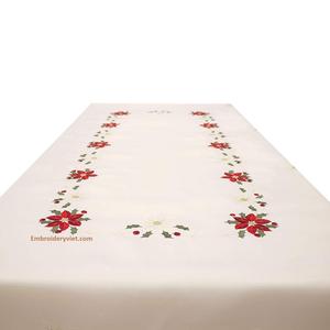 Nappe de Noël brodée à la main - Product Image 1