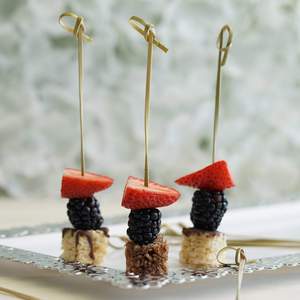 Selecciones de cóctel de bambú ecológicas Pinchos de nudo de fruta desechables de Vietnam 99 Datos de oro - Product Image 3