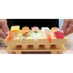 Japonais CH-2011 Tobidase Sécurité Polypropylène Rouleau Californien Sushi Montée Scoop - Product Image 3