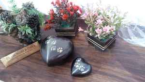 Urna funeraria en forma de triángulo para pérdida de mascotas, suministros funerarios - Product Image 4