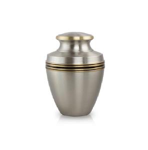 Venta al por mayor de urnas de latón para cenizas hechas a mano artículo decorativo para el hogar logotipo personalizado grabado mejor suministro funerario - Product Image 1