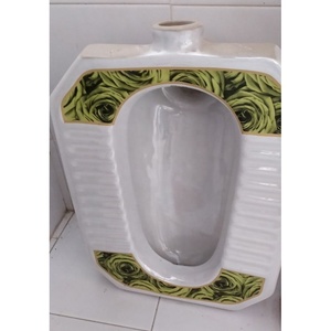 Inodoro de cerámica de cuclillas de diseño asiático de calidad de grado, estilo indio medio profundo con diseño africano para uso en el baño, precio - Product Image 1