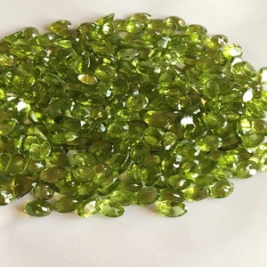 Piedra preciosa suelta de peridoto natural de grado AAA de color verde con certificado IGI - Product Image 1
