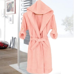 เสื้อคลุมอาบน้ำผ้าเทอร์รี่คอตตอน 100% แบบปรับแต่งได้ แห้งเร็ว สไตล์โดบี้ พร้อมคุณสมบัติการบีบอัด ใช้แล้วทิ้ง สำหรับใช้ในบ้าน - Product Image 1