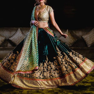 Dernier chemisier Lehenga de mariée en velours brodé indien/pakistanais 2021 avec robe en soie lourde de travail Zardozi pour les fêtes de mariage - Product Image 1