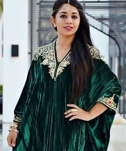 NUEVO vestido de terciopelo deslumbrante JALABIYA con COLOR HERMOSO CON trabajo de ZARIDOZI adornado PARA FIESTA-WEAR & Wedding @ 2024 - Product Image 1