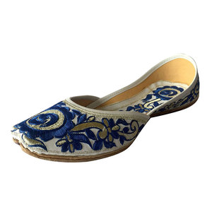 Khussa traditionnel pakistanais de qualité supérieure, fait à la main et brodé |   Chaussures Khussa pakistanaises pour femmes - Product Image 2