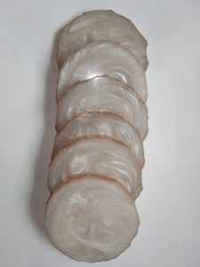 แผ่นรองแก้วทำจากเรซินสีทองประดับมุกสีขาวแบบ DIY สำหรับตกแต่งบ้านทรงกลมดีไซน์แปลกใหม่สำหรับปูโต๊ะร้านอาหารแผ่นให้ความร้อนและของขวัญ - Product Image 6