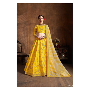 Alta demanda elegante Lehenga Choli hermosa ropa de novia bordada para funciones de boda y recepción para exportación - Product Image 1