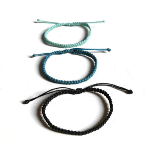 สร้อยข้อมือมิตรภาพถักมือแบบเวทมนตร์ - Product Image 1