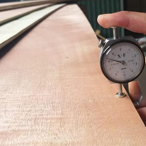 Contreplaqué à face moderne de qualité AA OKUME du fabricant vietnamien ACACIA Core 5-23mm d'épaisseur Prix compétitif E0/E1 Hôtel en mélamine - Product Image 1