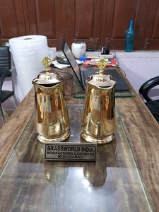 Carafe de communion en laiton poli, articles religieux pour églises, objets de collection d'art, BRASSWORLD INDIA - Product Image 2
