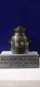 Urne de crémation noire avec patte d'animal de compagnie imprimée, fournitures de funérailles par Brassworld inde - Product Image 5