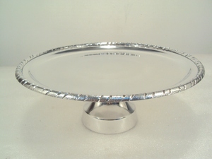 2 plateaux de service martelés en aluminium avec bord perlé pour la maison, l'hôtel et le restaurant. - Product Image 6