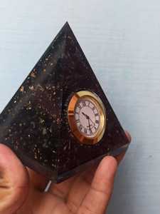 Tourmaline ชิปหินคริสตัลมาโลน,นาฬิกาตั้งโต๊ะทรงปิรามิดสีดำความรักธรรมชาติอัญมณีดิบขัดเงา1สี - Product Image 2