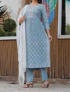 Ensemble Kurti avec palazzo et dupatta, broderie lourde faite à la main, prix de gros du meilleur fabricant, collection royale - Product Image 2