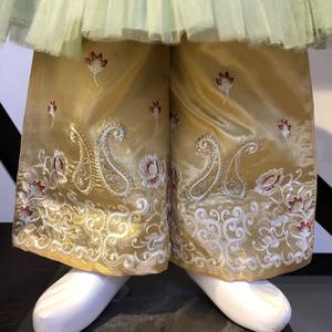 Tenue élégante à clapet doré pour nouveau-nés Robe de soirée en tissu satiné à la mode pour le printemps Nouvelle collection - Product Image 3