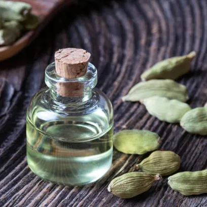 Vendita calda naturale meravigliosa etichetta personalizzata olio essenziale di cardamomo di grado superiore olio puro al 100% per sbiancare l'olio di cardamomo