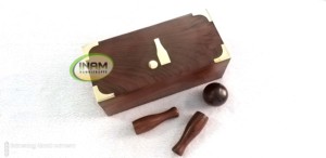 Jeu de bowling vintage de qualité artisanale avec boîte / Boîte de jeu en bois avec incrustations en laiton - Product Image 2