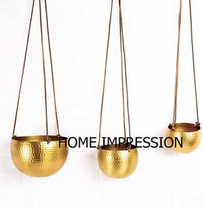 Macetero Colgante de Pared Moderno en Forma de Cubo Dorado, Maceteros Colgantes de Diseño para Proveedores Mayoristas de Fabricantes Indios - Product Image 4