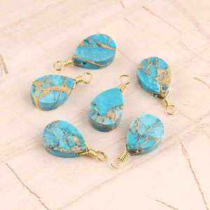 Colección de joyas al por mayor, Conector de oro en forma de pera turquesa de cobre azul, hallazgos de conector colgante de piedras preciosas de fianza única - Product Image 1