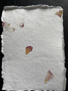 กระดาษคอตตอนขอบสำหรับใส่เครื่องเขียนงานแต่งงานงานทำจากผ้าคอตตอนพิมพ์ยูวีสไตล์นางฟ้าพร้อมกลีบกุหลาบงานตามสั่ง - Product Image 2