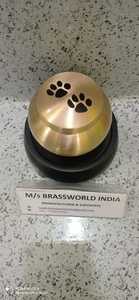 Laiton doré de Brassworld India avec urne pour animaux de compagnie Odyssey en PET noir PAW Print-Fournitures funéraires de qualité supérieure - Product Image 6