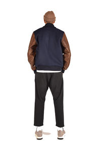 Chaqueta Universitaria de Béisbol al por Mayor, Chaqueta Bomber de Lana con Mangas de Cuero, Parche de Chenilla Personalizado en la Parte Delantera, Servicio OEM para Hombre - Product Image 5