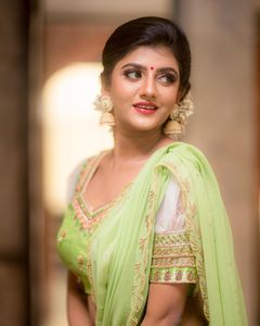 Conjunto de Sari Blanco Trusser con Blusa y Dupatta, con Bordado Intenso, Fabricado en India - Product Image 1