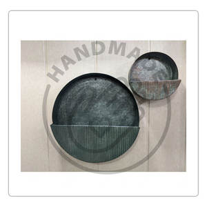 Jardinières murales en fer galvanisé antique en métal galvanisé économique Pots de fleurs décoratifs de jardin faits à la main pour les jardins indiens - Product Image 1