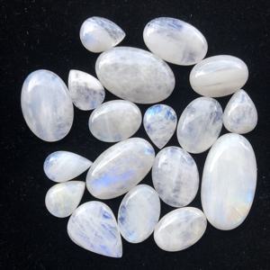 Piedra lunar arcoíris natural de 20mm y 40mm, pera ovalada, tamaño libre, cabujón pulido suave, piedra preciosa suelta a precio de mayorista, compra online - Product Image 1