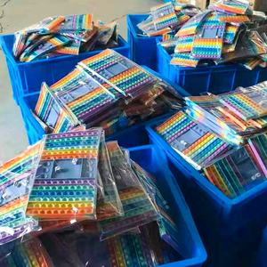 Rompecabezas sensorial de gran tamaño para amigos, juguete para jugar con burbujas, arcoíris, tablero de ajedrez - Product Image 6